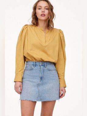 H&M Light Blue Denim High Rise Button Closure Frayed Hem Skirt Women’s Size 4